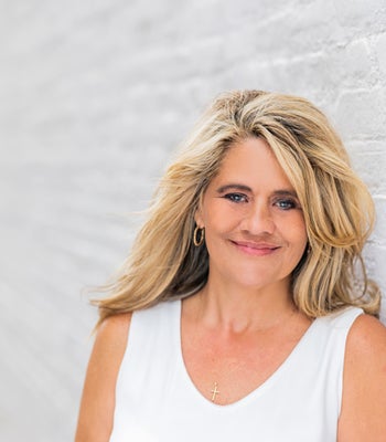 Portrait of Amy Utsman, Affiliate Broker.